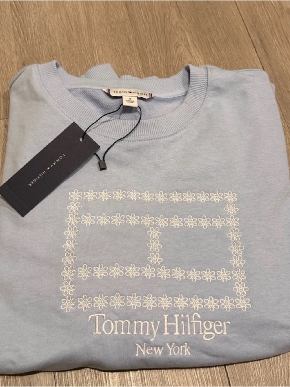 Tommy Hilfiger women Medium Light Blue Floral Logo Crewneck Sweatshirt